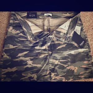 Kensie Camo Print denim mini skirt size 8